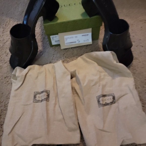 Gucci rubber platform sandals - Picture 2 of 10